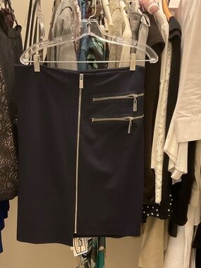 Vince Camuto  Pencil Skirt with Silver Zips 👵🏼MT